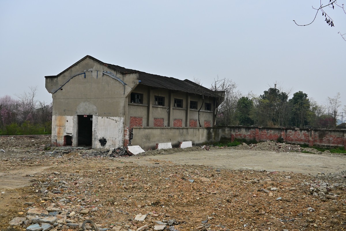星空体育平台堆镇南兴花桥附近废弃建筑