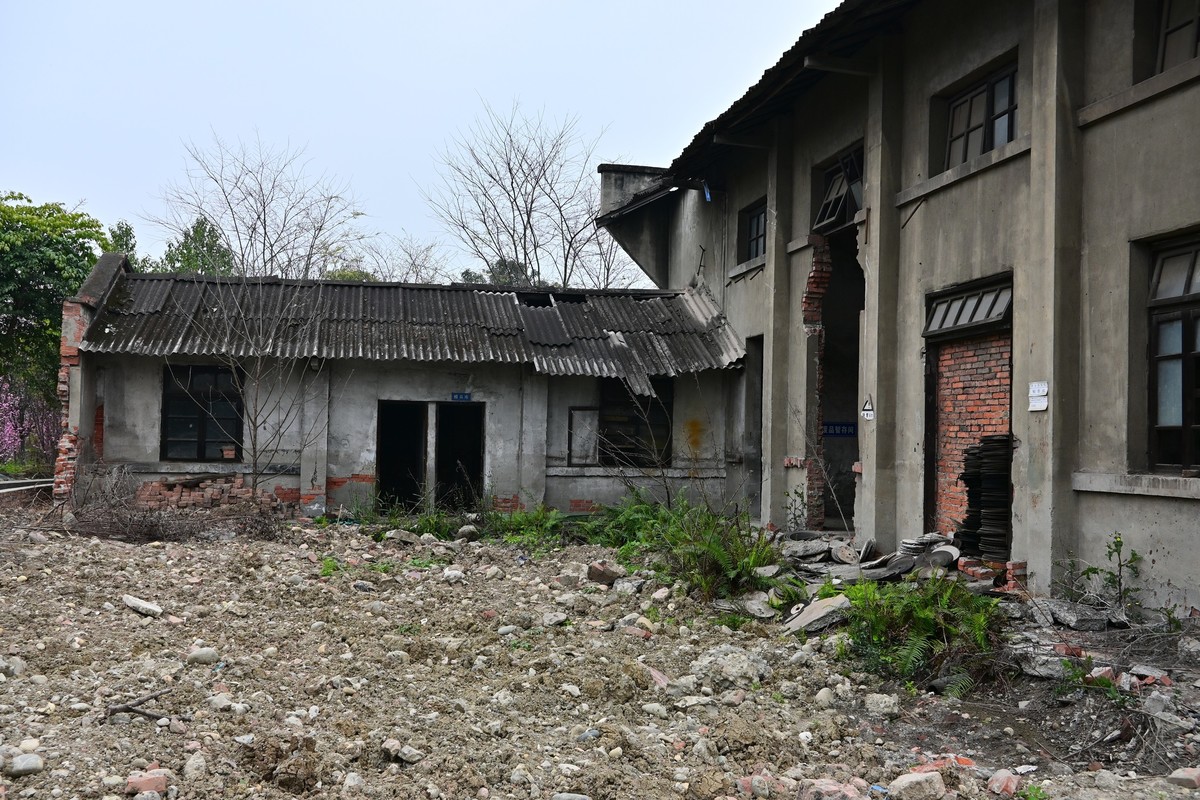 星空体育平台堆镇南兴花桥附近废弃建筑