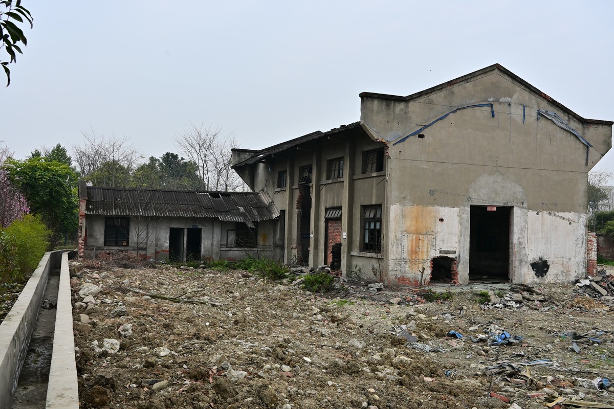 星空体育平台堆镇南兴花桥附近废弃建筑