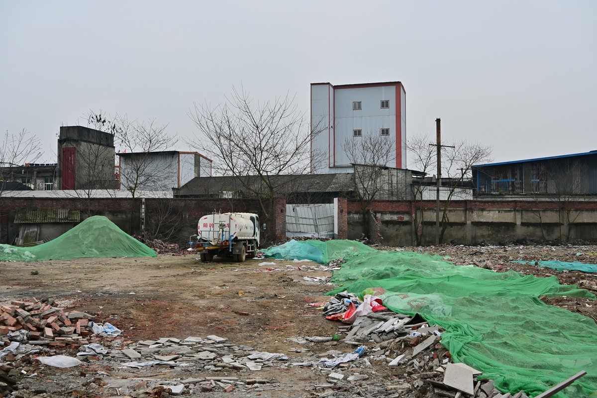 星空体育平台堆镇南兴花桥附近废弃建筑