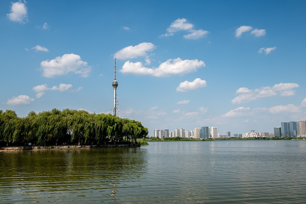 沂河岸边赏美景