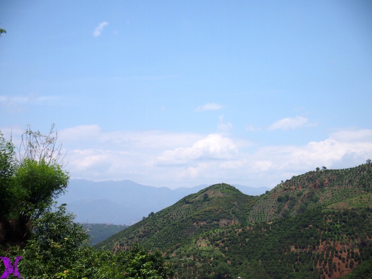 彩云之蓝－－－昭通路拍(1)