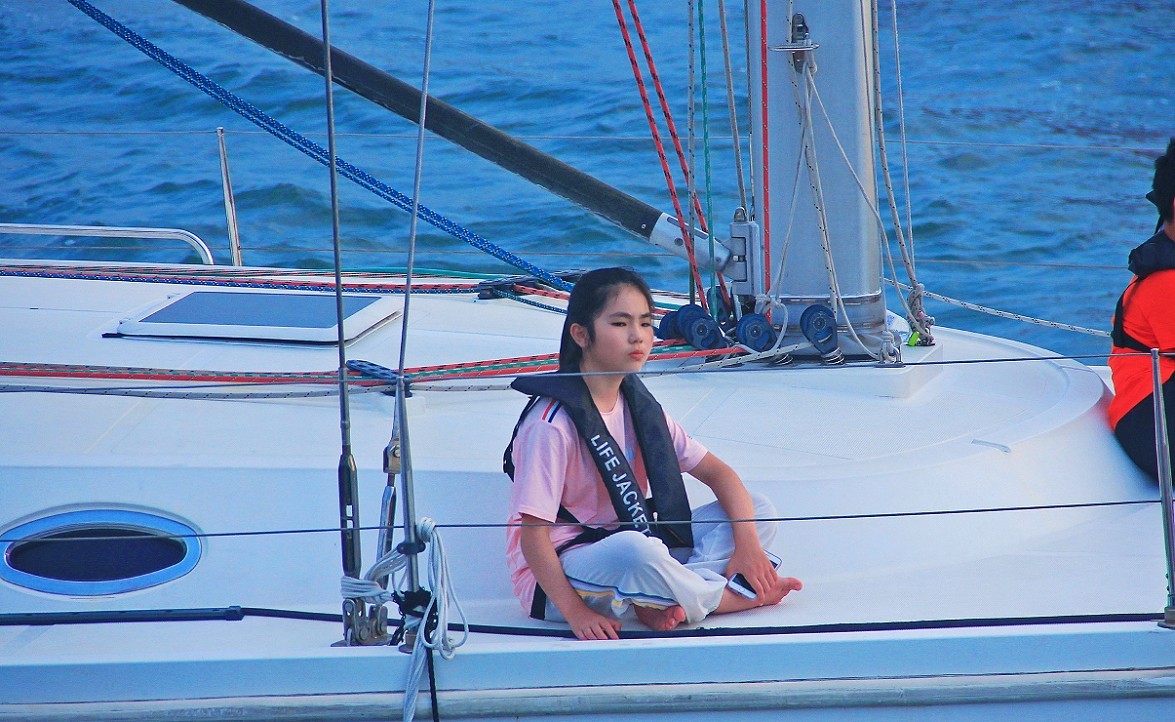 《急速抓拍快艇》《溜圈扫街风景和妹子》这天刚凉快几天又热了，不是一般的热！哈哈