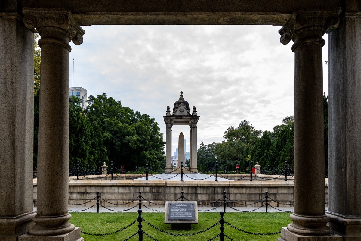 黄花岗菊展（十）烈士墓