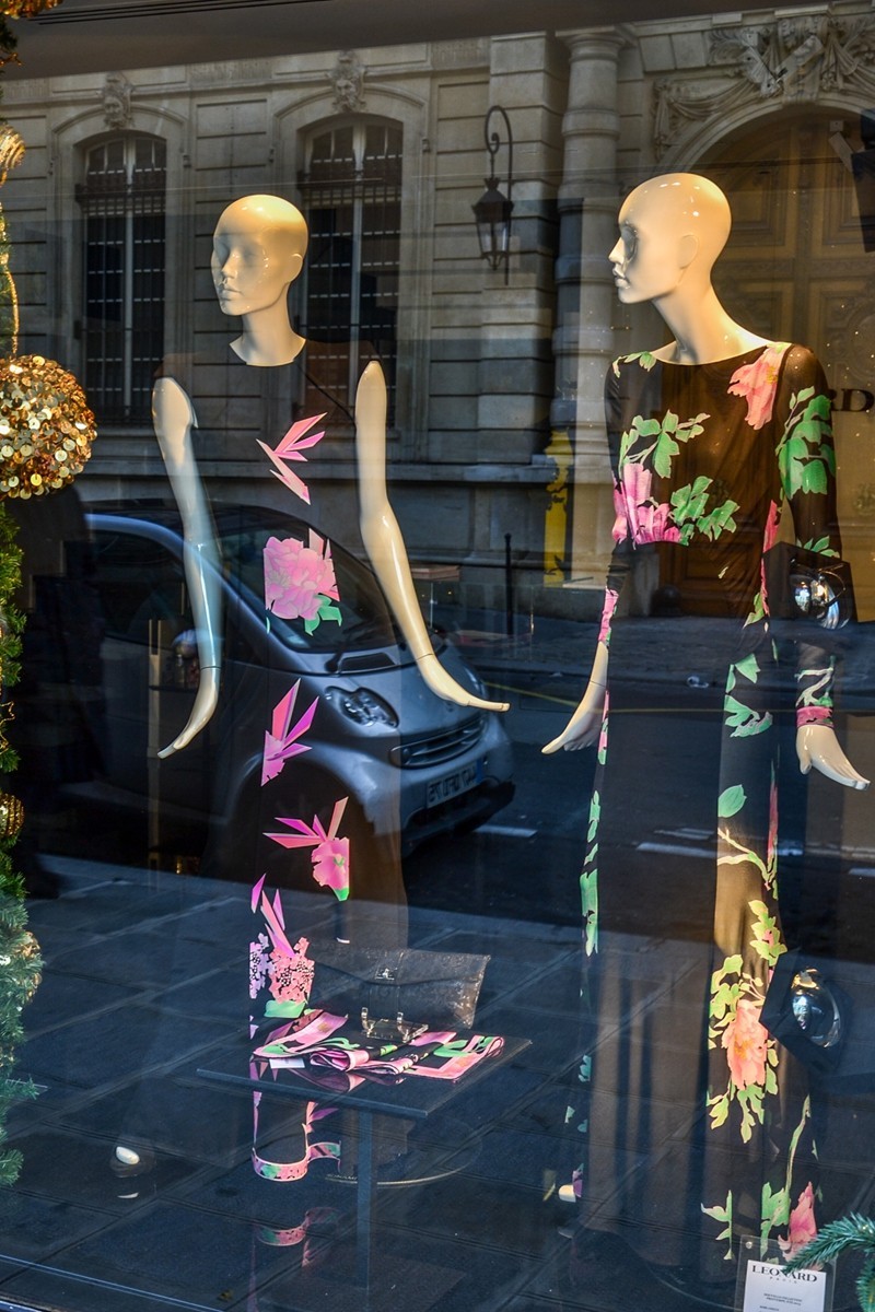 巴黎游拍 ：祝师友龙年吉祥！！！