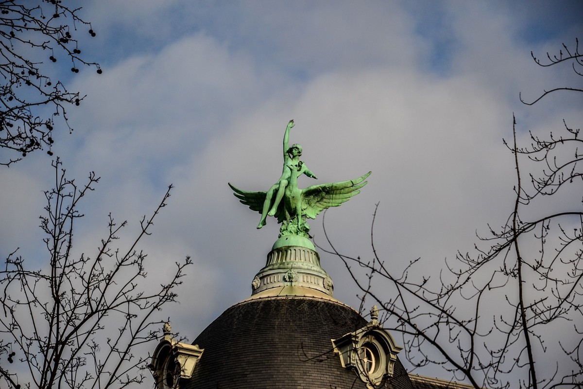 巴黎游拍 ：祝师友龙年吉祥！！！
