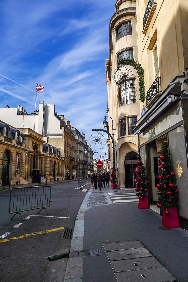 巴黎游拍 ：祝师友龙年吉祥！！！