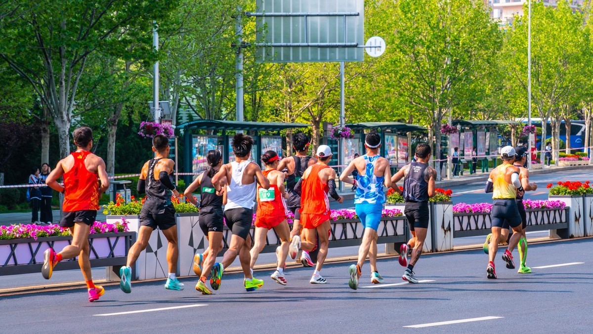 蒙 牛 - 2025 第 35 届 大 连 马 拉 松 赛 （ 五 ）