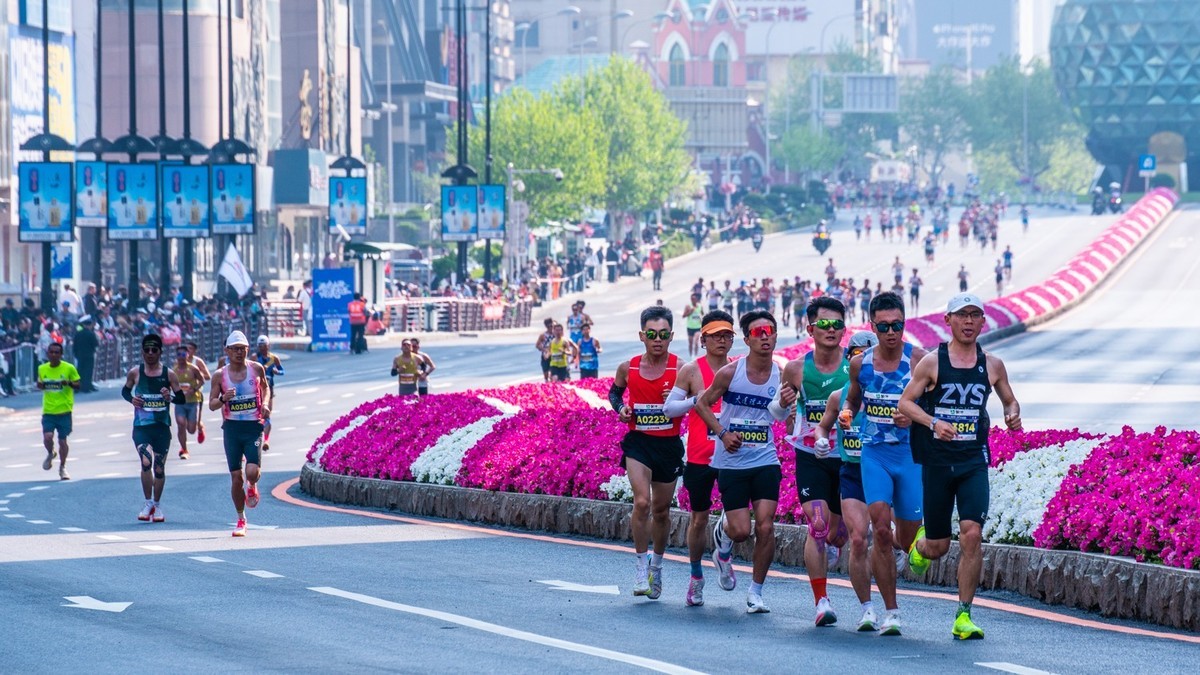 蒙 牛 - 2025 第 35 届 大 连 马 拉 松 赛 （ 五 ）