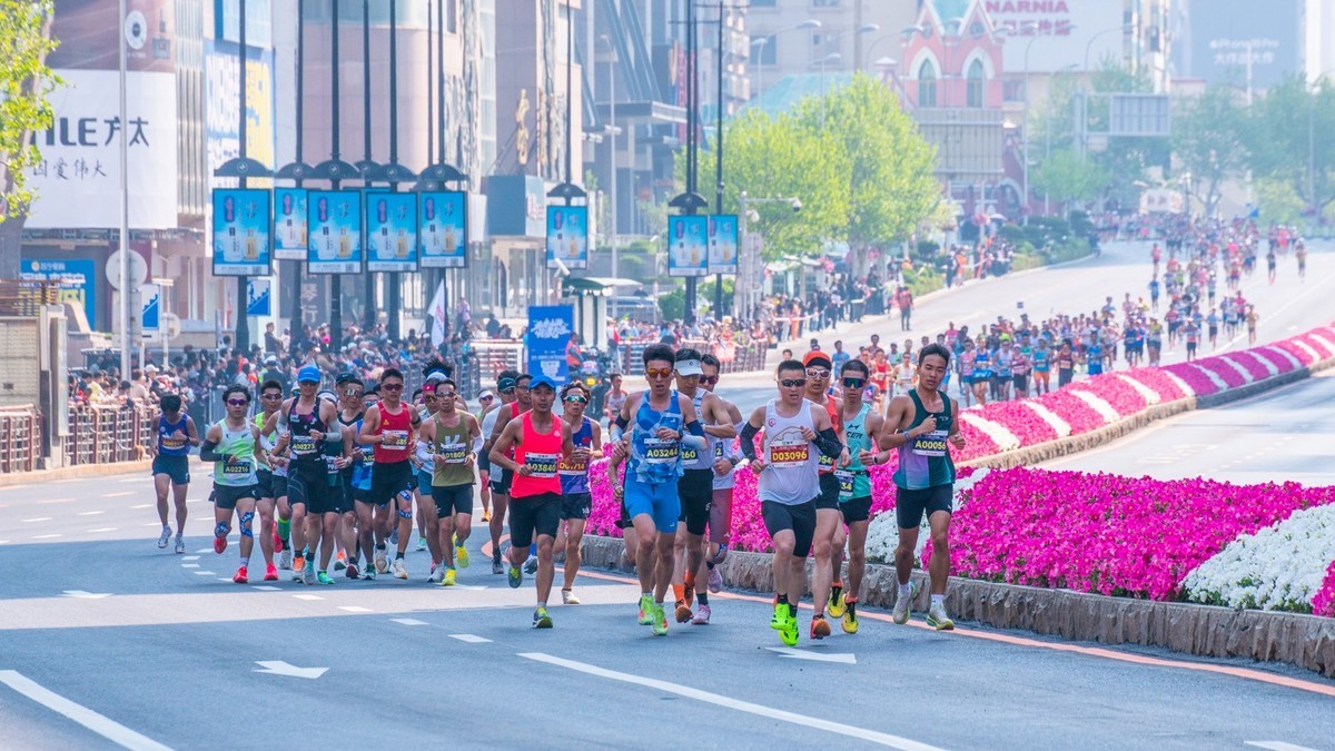 蒙 牛 - 2025 第 35 届 大 连 马 拉 松 赛 （ 五 ）