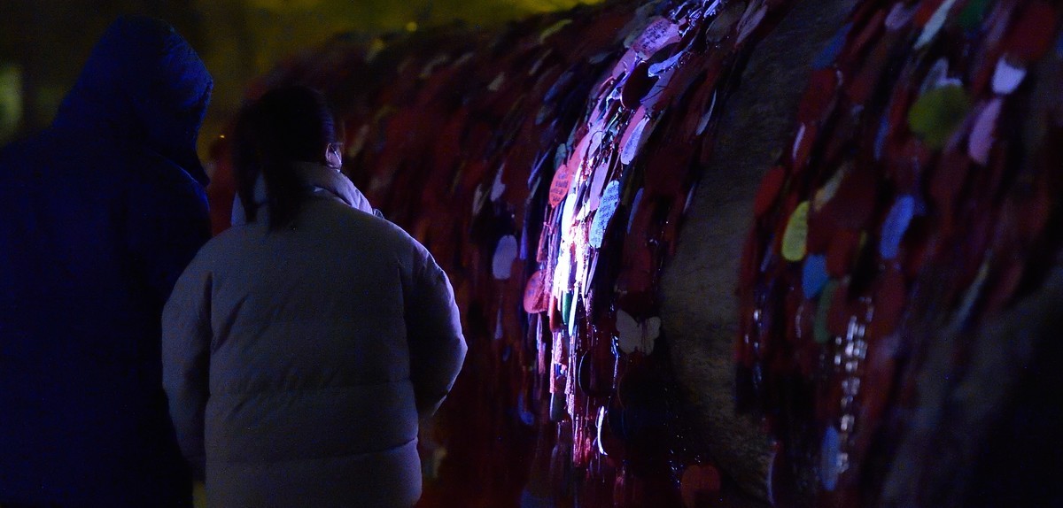 疫情放开后，节日前的古城区