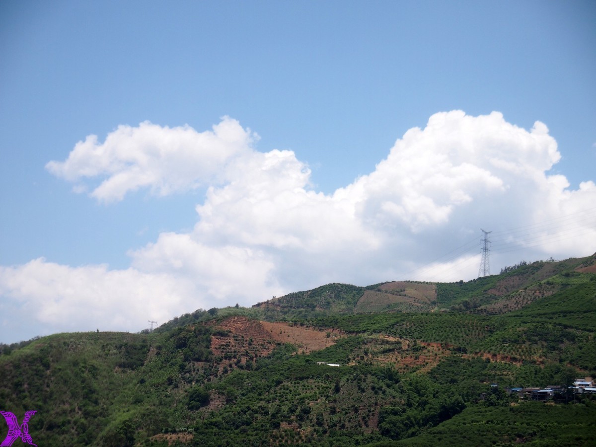 彩云之蓝－－－昭通路拍(1)