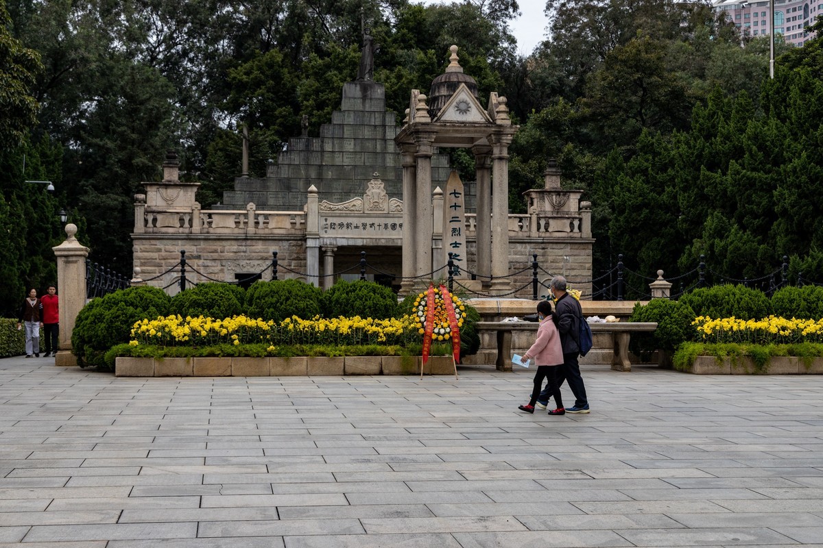 黄花岗菊展（十）烈士墓