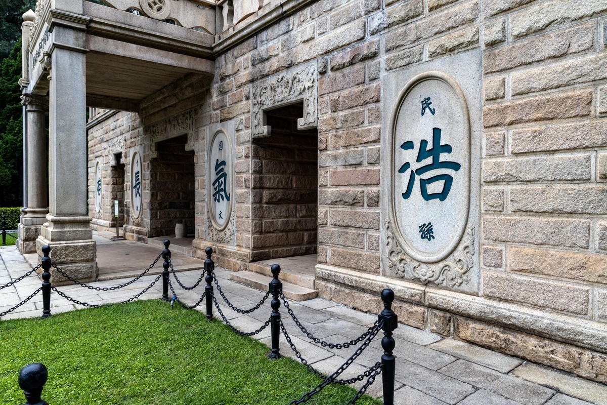 黄花岗菊展（十）烈士墓