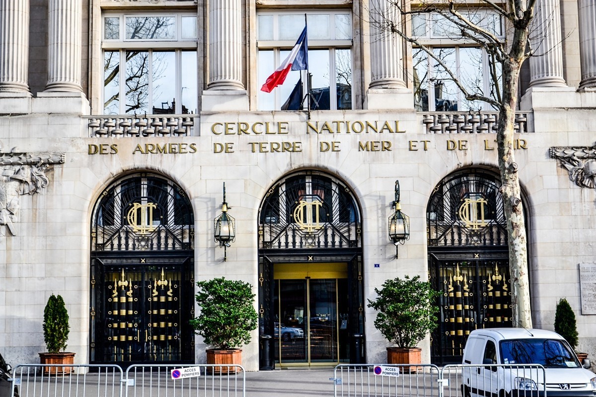 巴黎游拍 ：祝师友龙年吉祥！！！