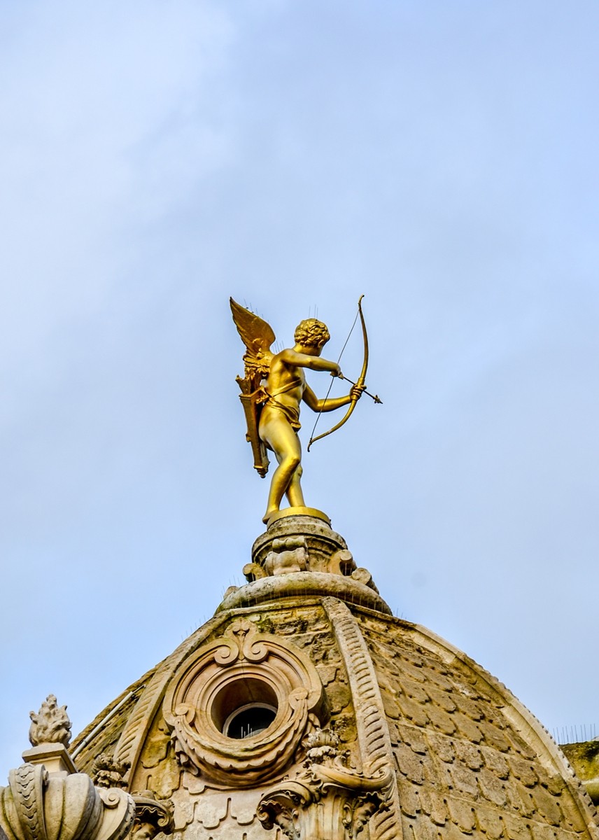 巴黎游拍 ：祝师友龙年吉祥！！！