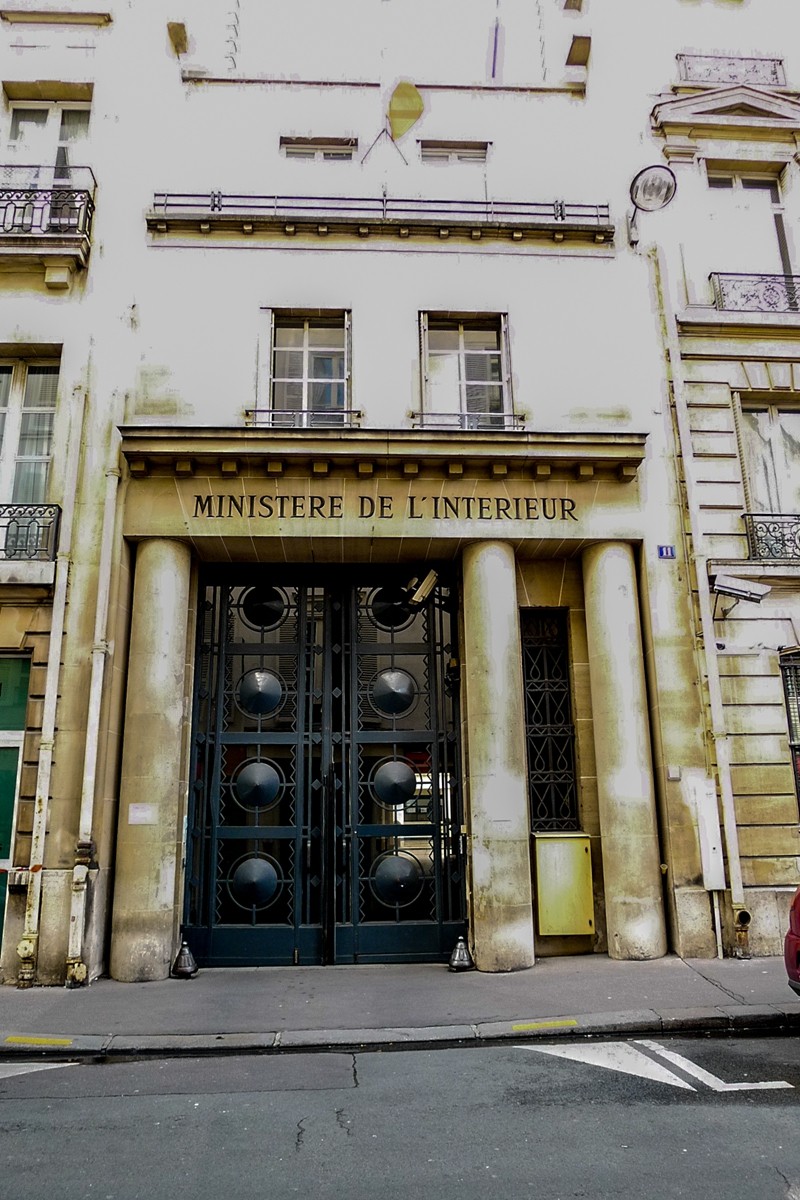 巴黎游拍 ：祝师友龙年吉祥！！！