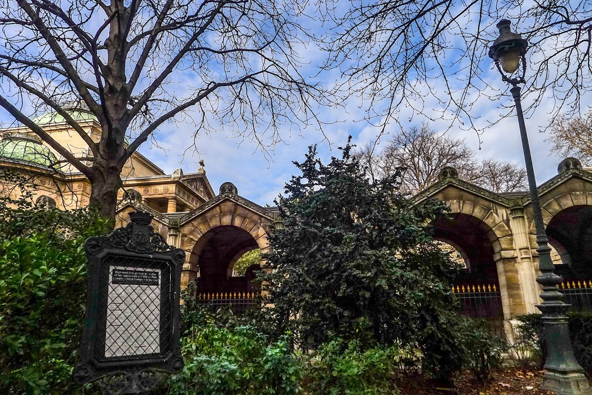 巴黎游拍 ：祝师友龙年吉祥！！！