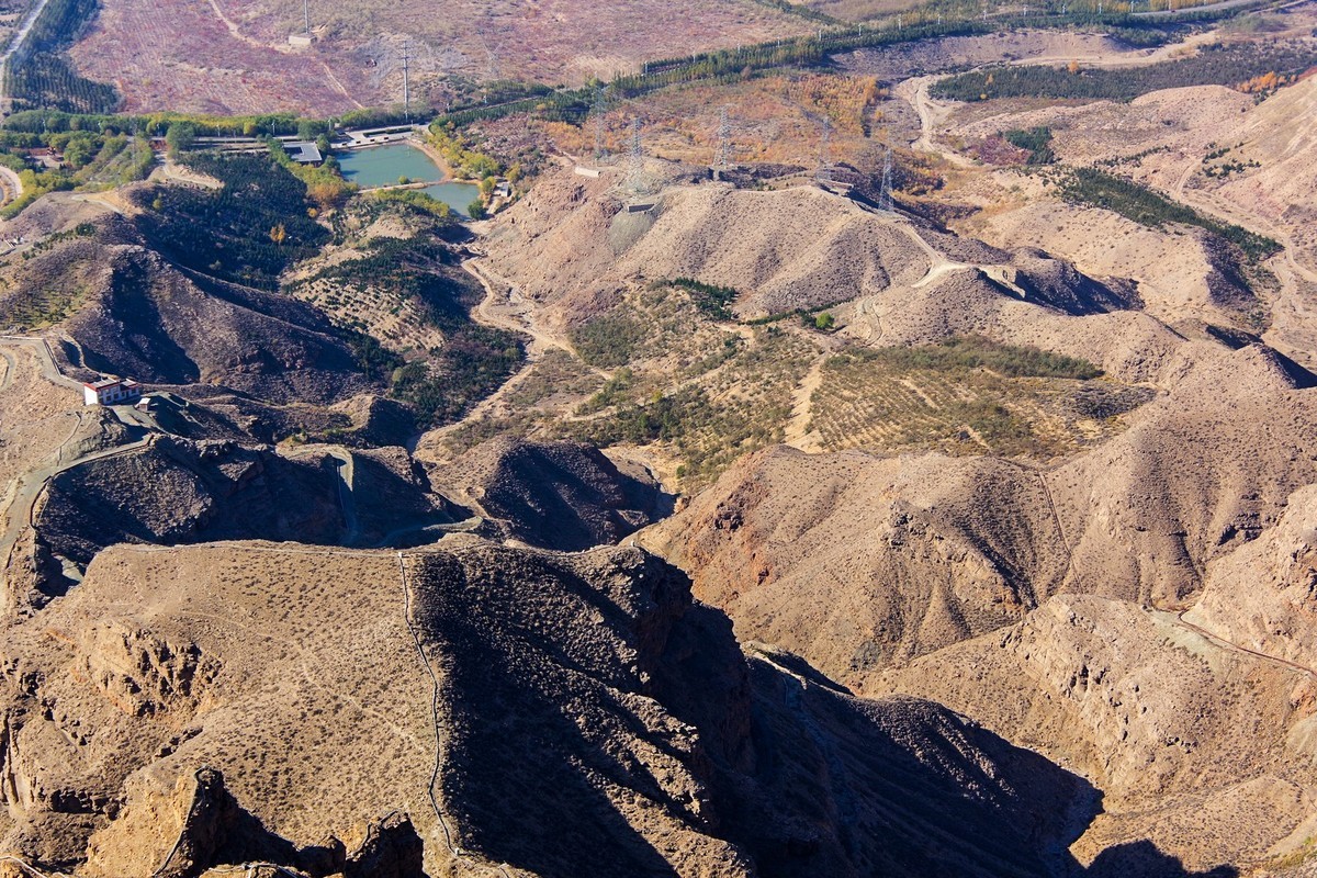 内蒙乌海市甘德尔山所见