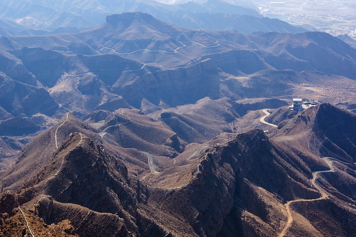 内蒙乌海市甘德尔山所见