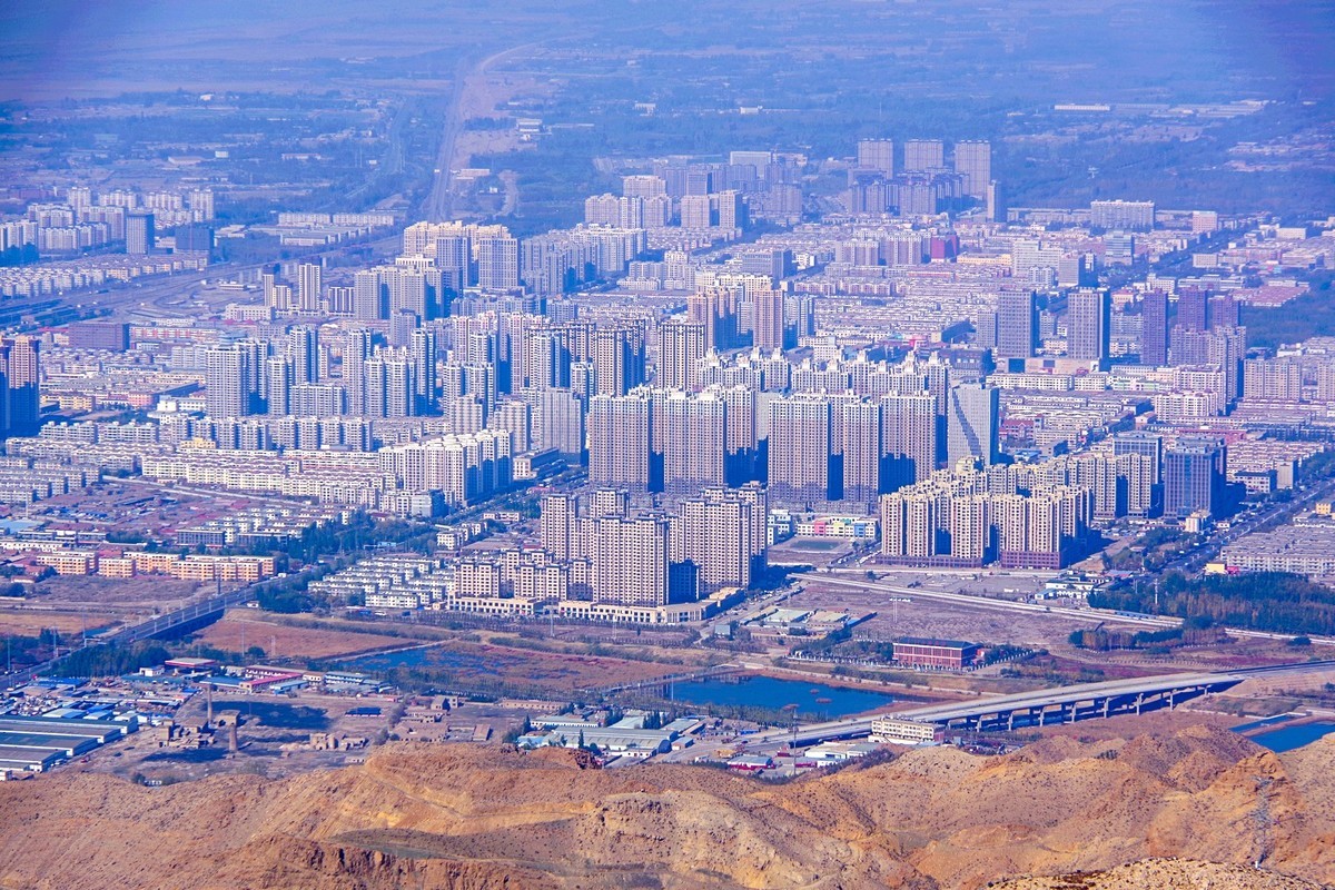 内蒙乌海市甘德尔山所见