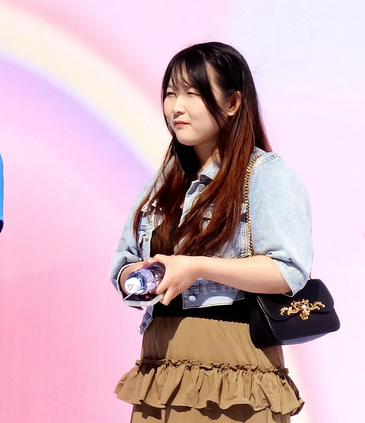 随拍联谊交友的青年人