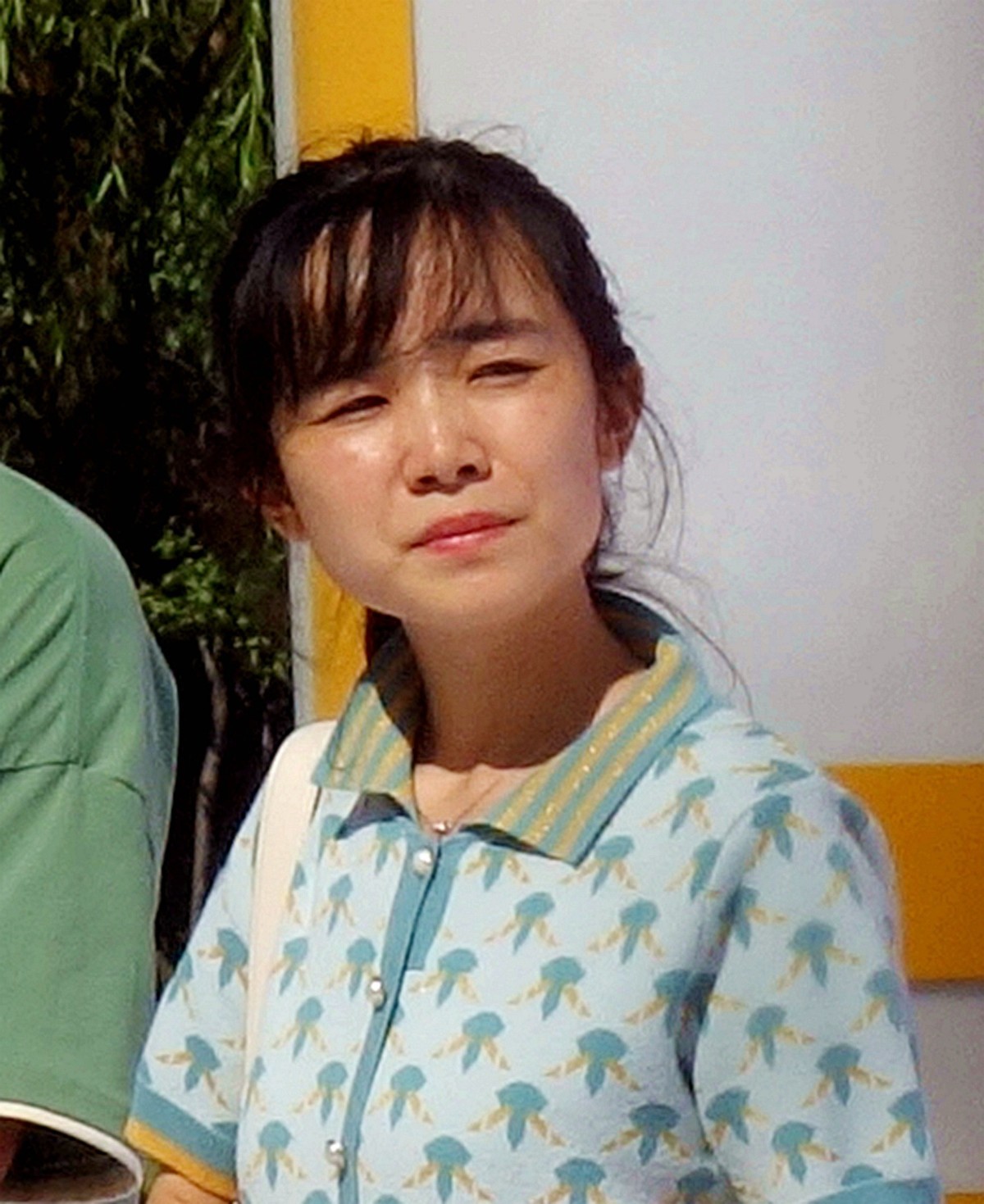 随拍联谊交友的青年人