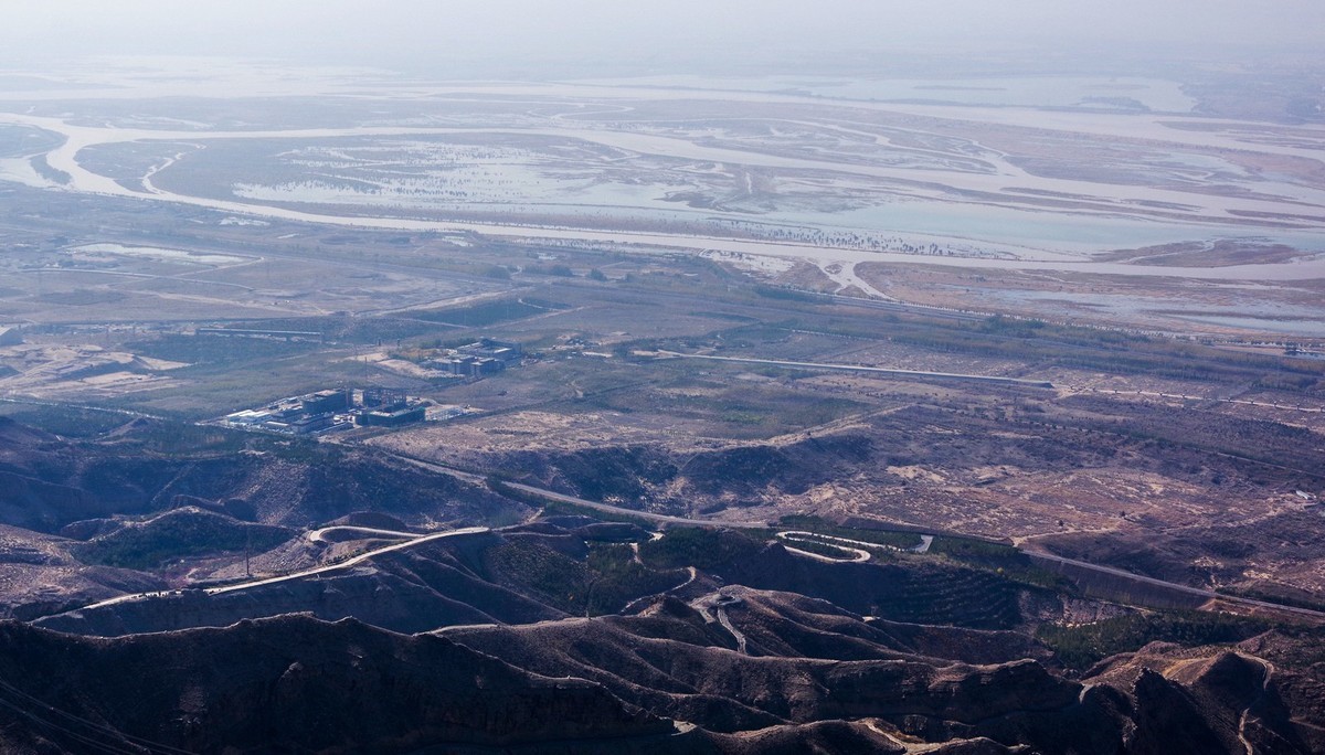 内蒙乌海甘德尔山所见