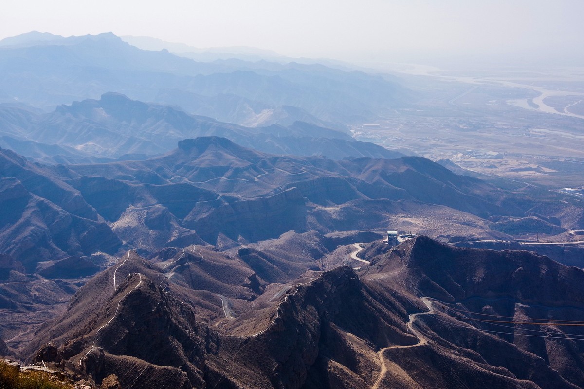 内蒙乌海市甘德尔山所见