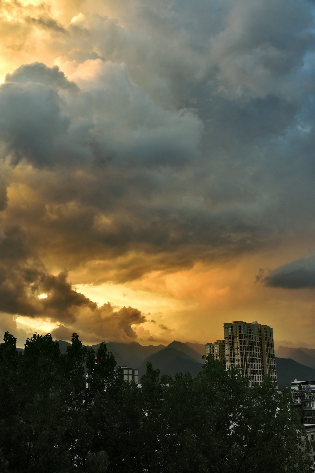 小城之光——风雨之后见彩虹