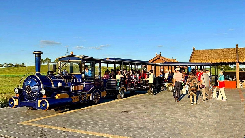 《不老松：2015中国优导中游张松拍摄集选》(05)美丽的库伦淖尔坝上最大的淡水湖泊。