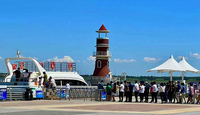 《不老松：2015中国优导中游张松拍摄集选》(05)美丽的库伦淖尔坝上最大的淡水湖泊。