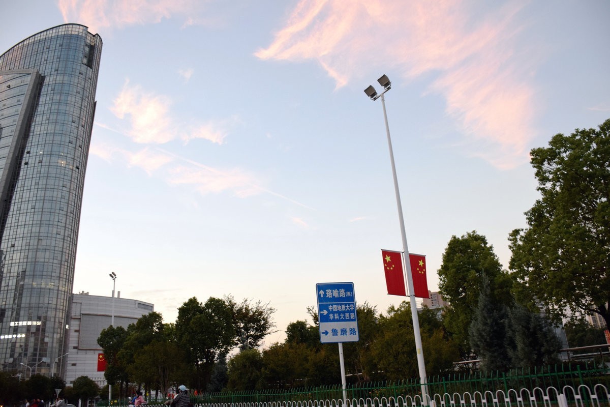 2024秋 江汉行（31）光谷广场七色“星河”