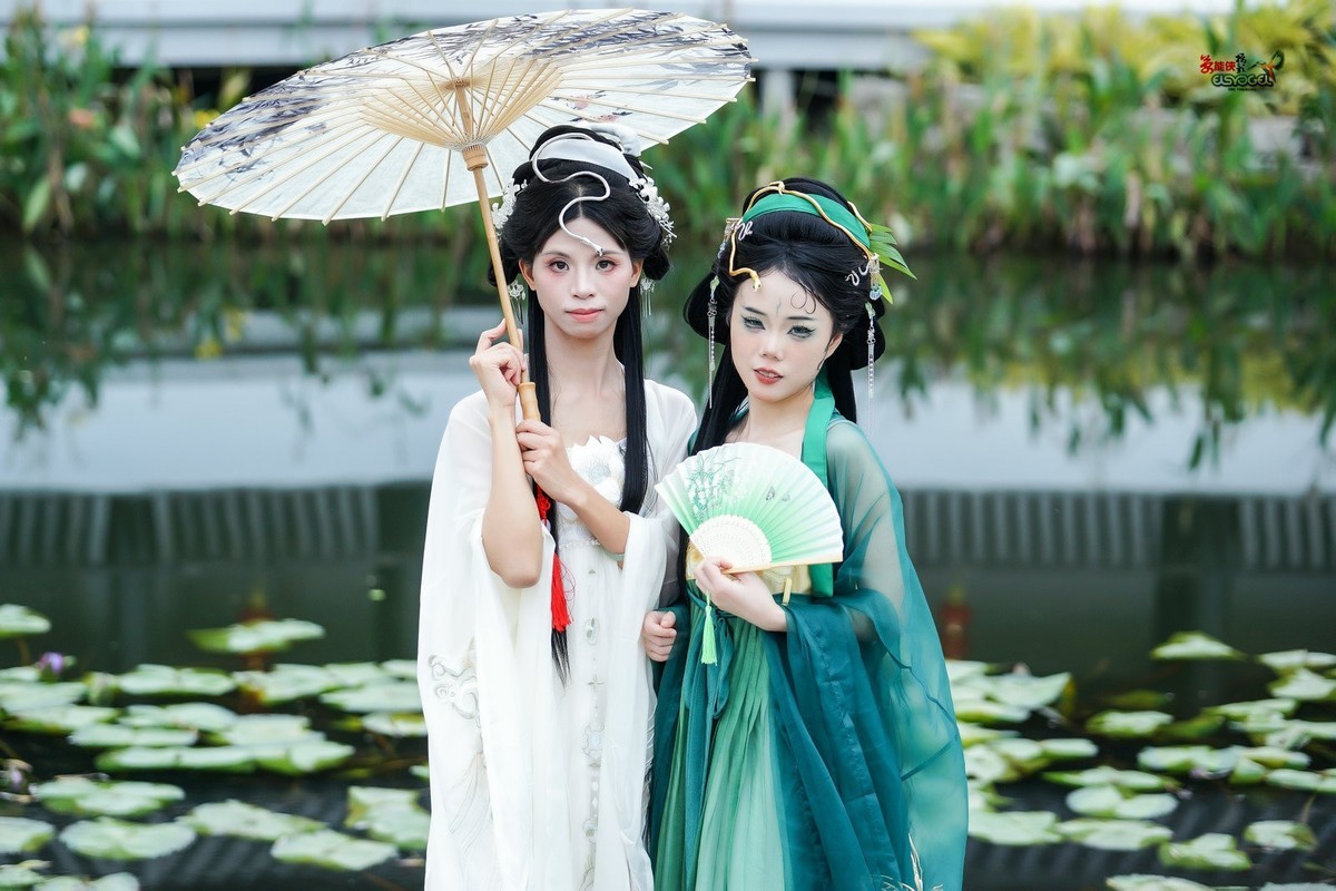 【蛇年·青·白蛇少女】---琳琳、彩彩