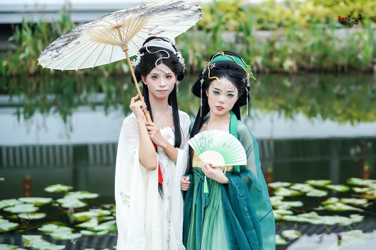 【蛇年·青·白蛇少女】---琳琳、彩彩