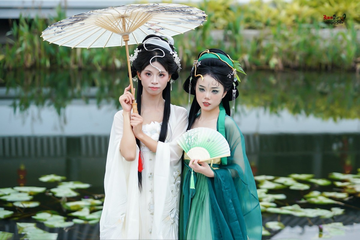 【蛇年·青·白蛇少女】---琳琳、彩彩