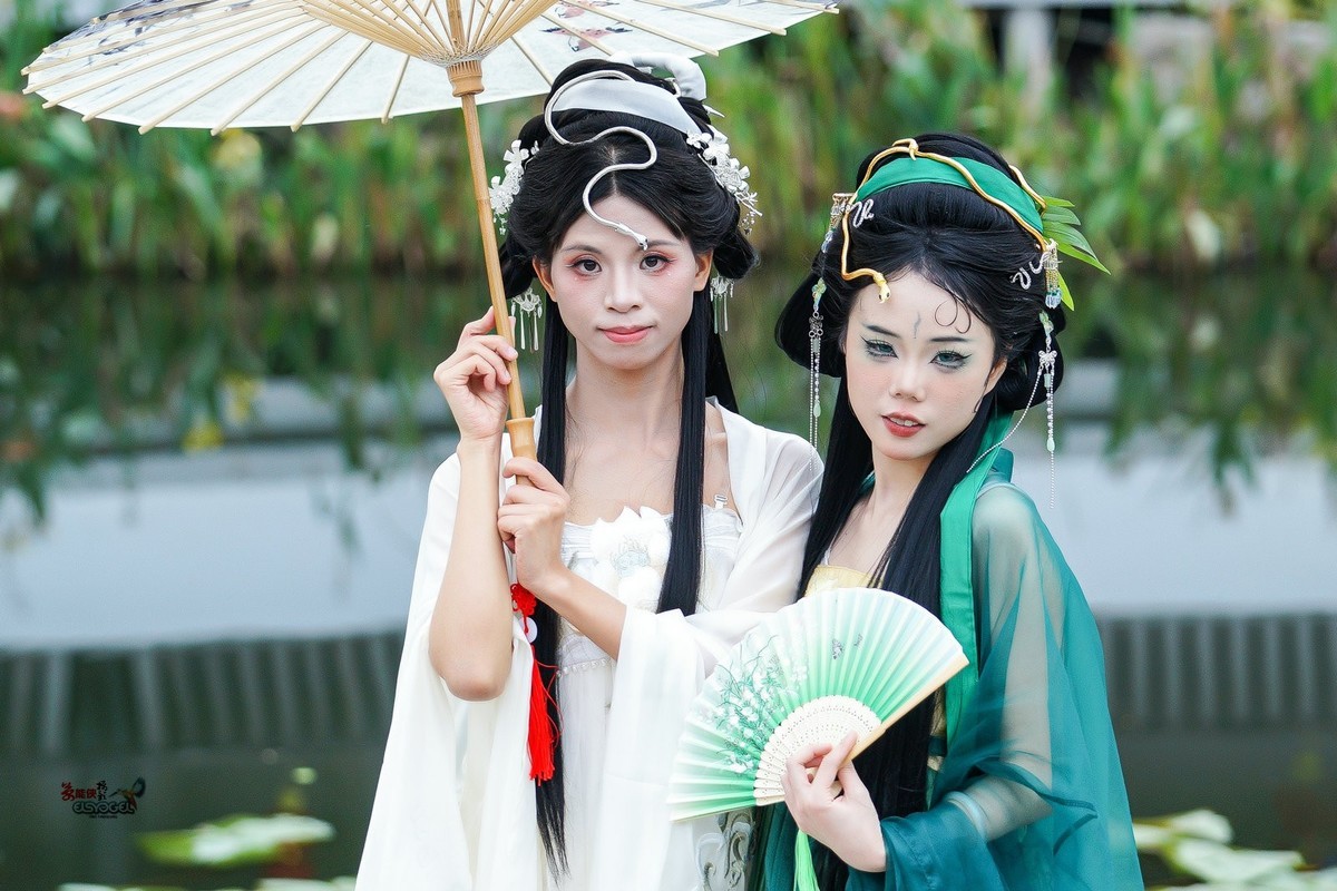 【蛇年·青·白蛇少女】---琳琳、彩彩