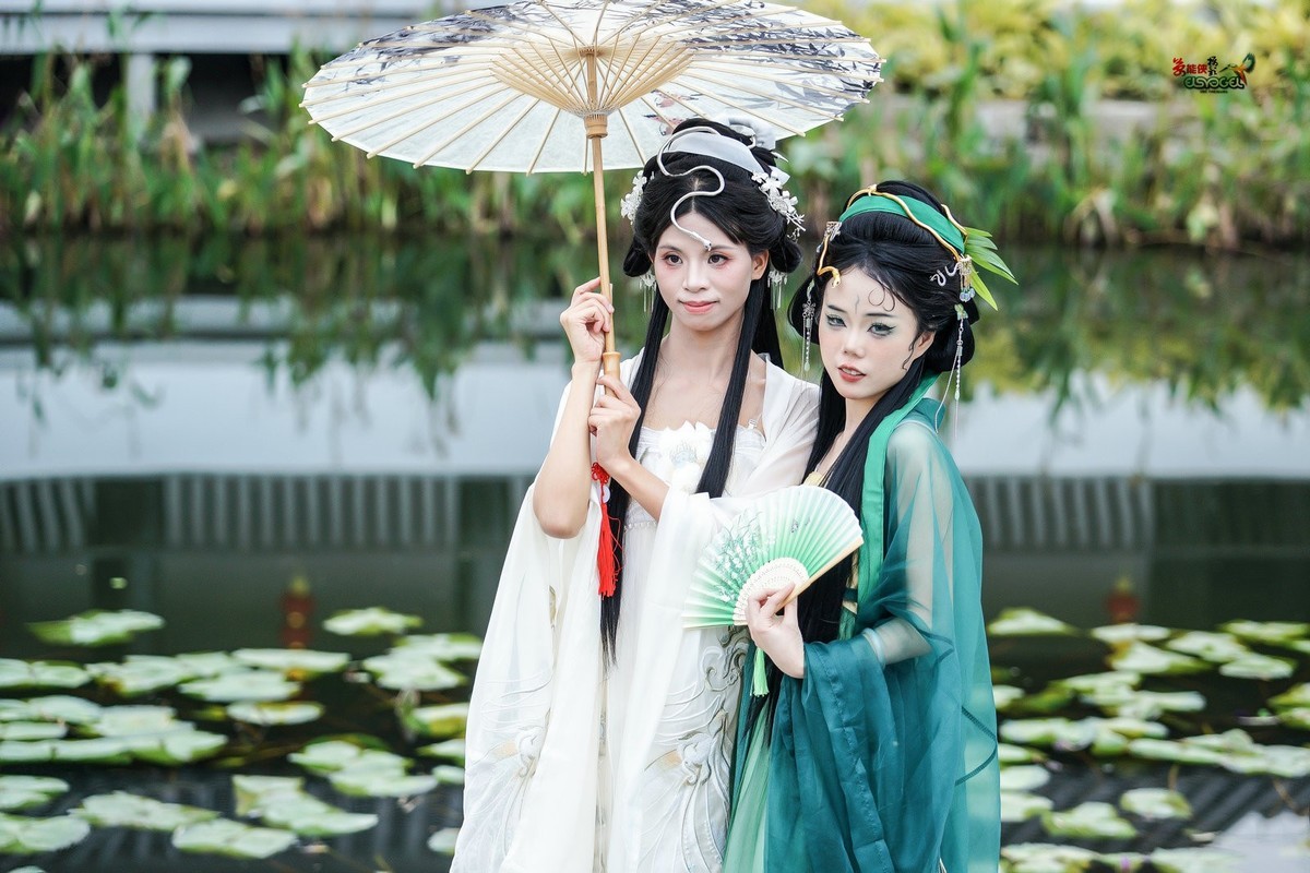 【蛇年·青·白蛇少女】---琳琳、彩彩