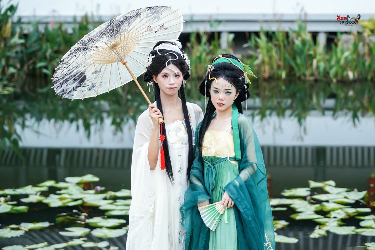 【蛇年·青·白蛇少女】---琳琳、彩彩