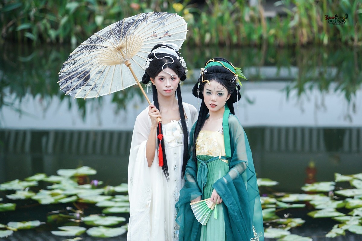 【蛇年·青·白蛇少女】---琳琳、彩彩