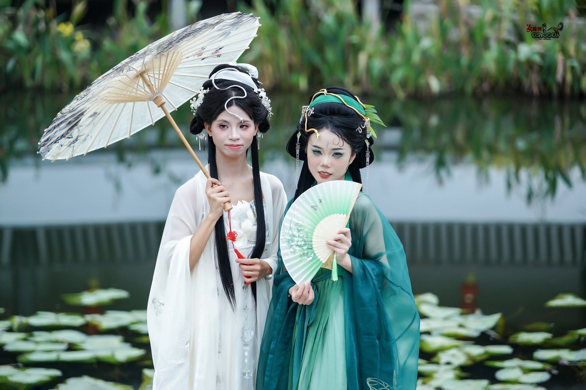 【蛇年·青·白蛇少女】---琳琳、彩彩