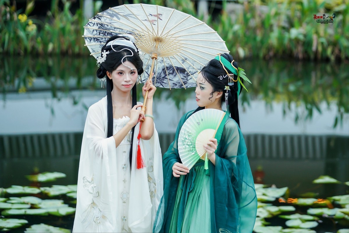 【蛇年·青·白蛇少女】---琳琳、彩彩