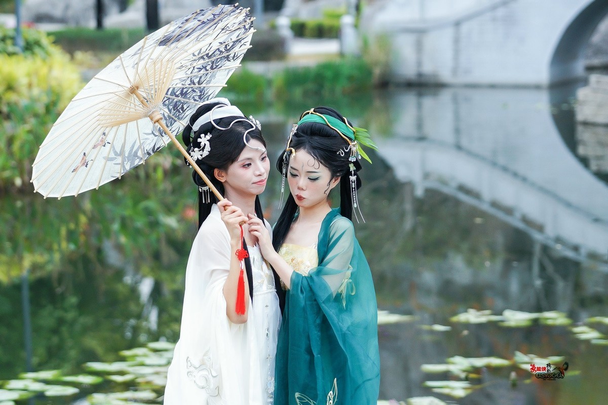 【蛇年·青·白蛇少女】---琳琳、彩彩