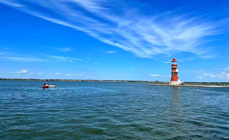 《不老松：2015中国优导中游张松拍摄集选》(05)美丽的库伦淖尔坝上最大的淡水湖泊。