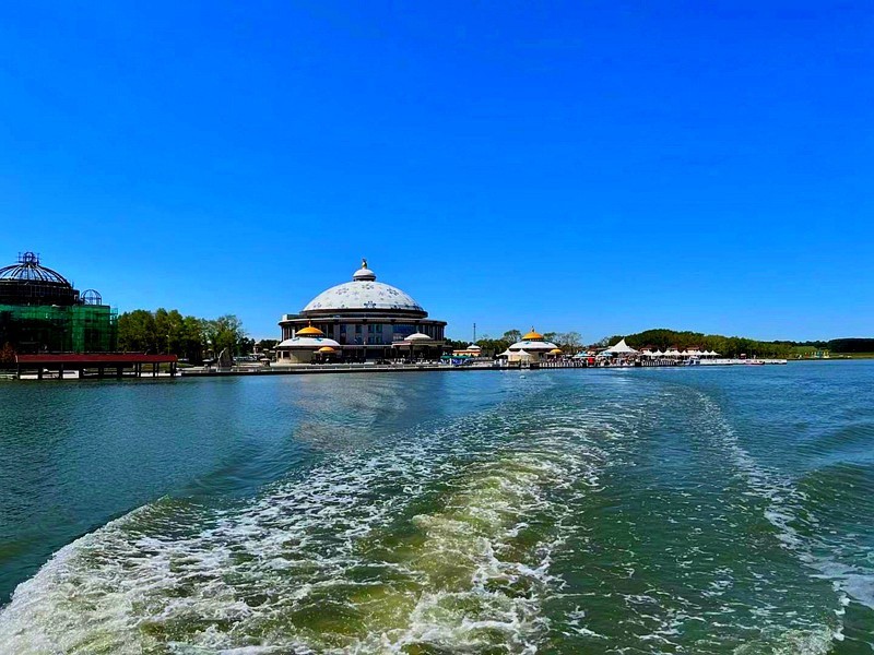 《不老松：2015中国优导中游张松拍摄集选》(05)美丽的库伦淖尔坝上最大的淡水湖泊。