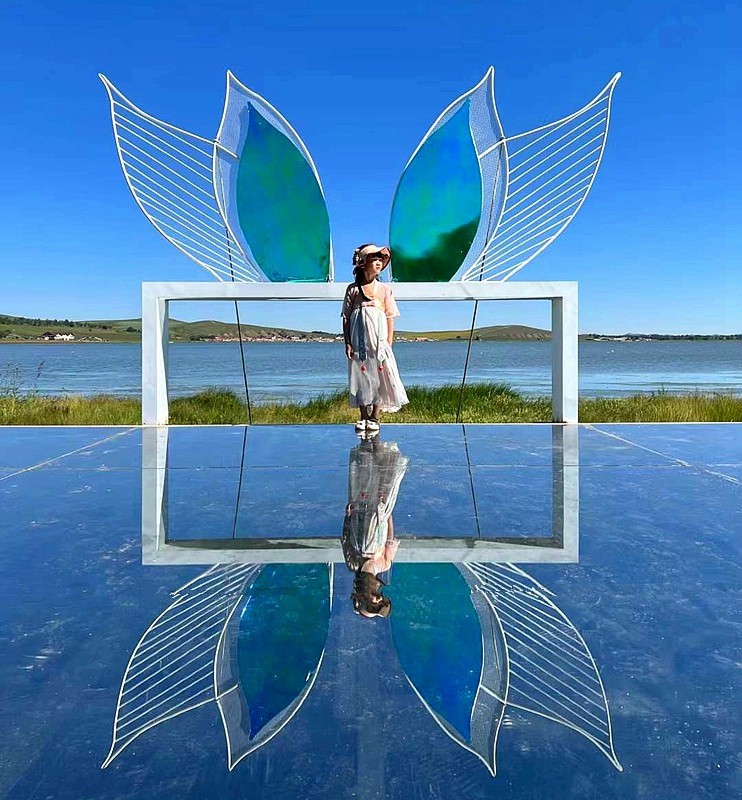 《不老松：2015中国优导中游张松拍摄集选》(05)美丽的库伦淖尔坝上最大的淡水湖泊。