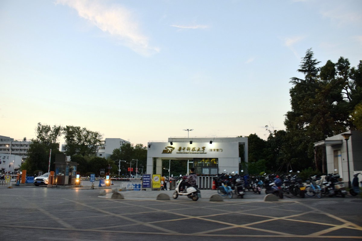 2024秋 江汉行（31）光谷广场七色“星河”