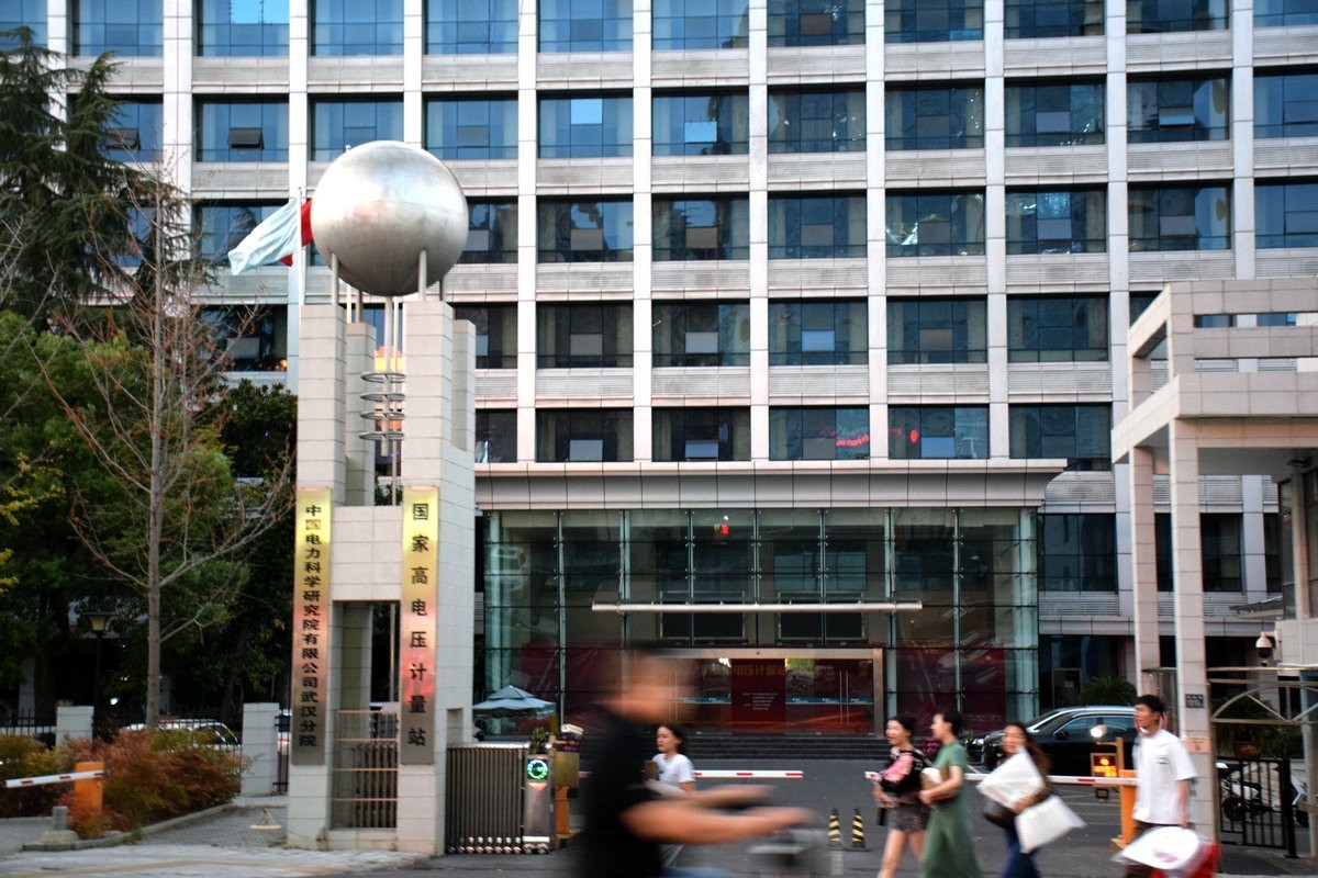 2024秋 江汉行（31）光谷广场七色“星河”