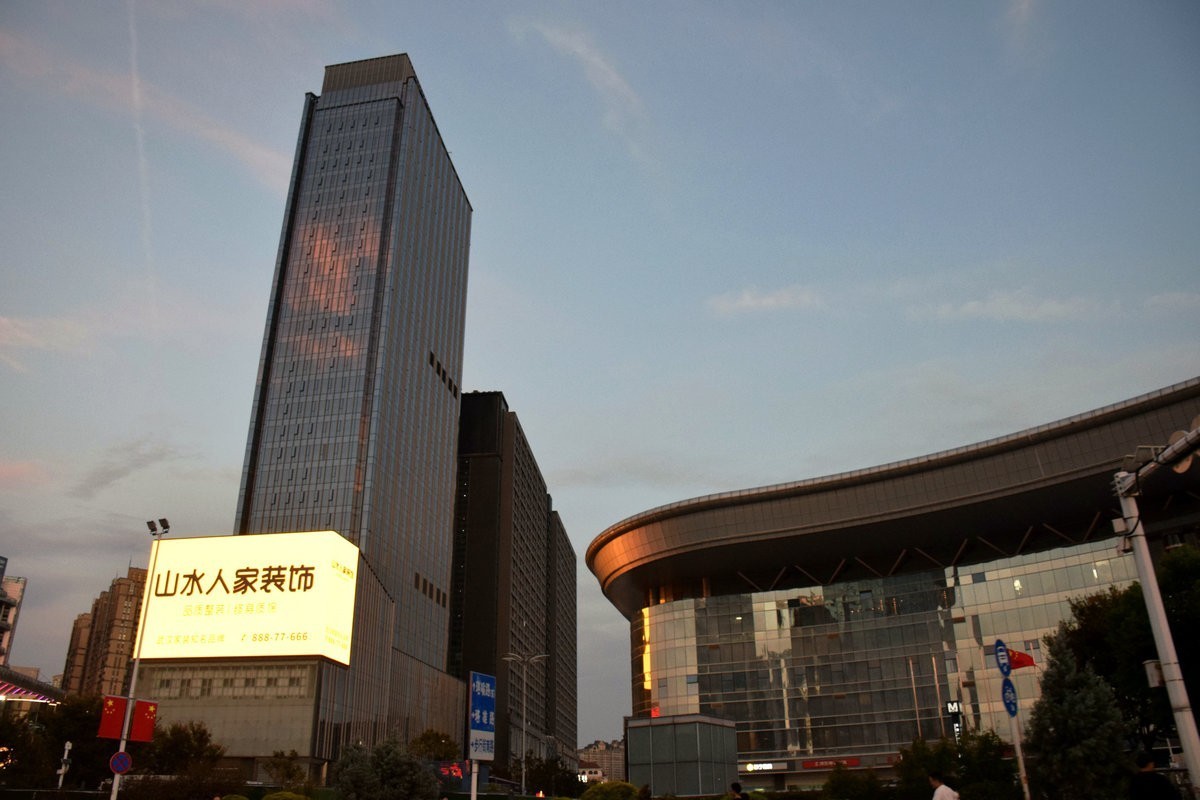 2024秋 江汉行（31）光谷广场七色“星河”