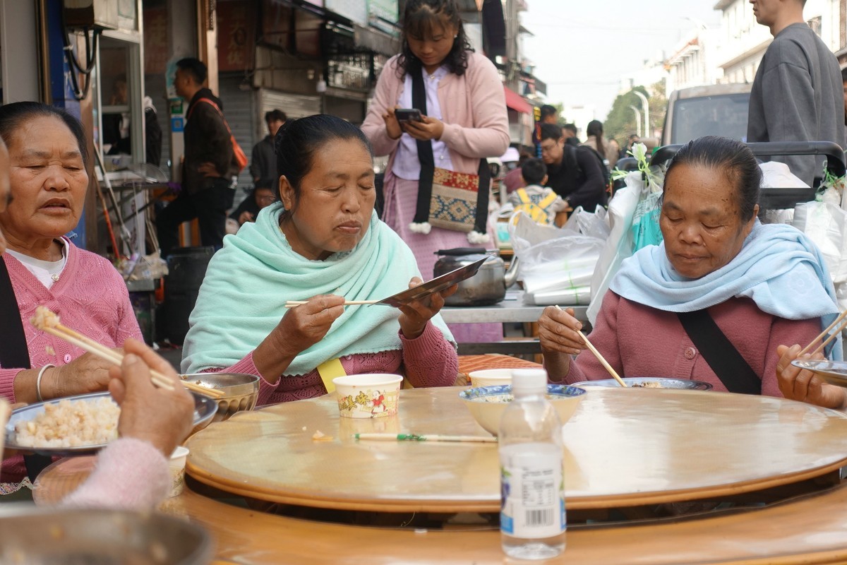 芒市丙午街拾零